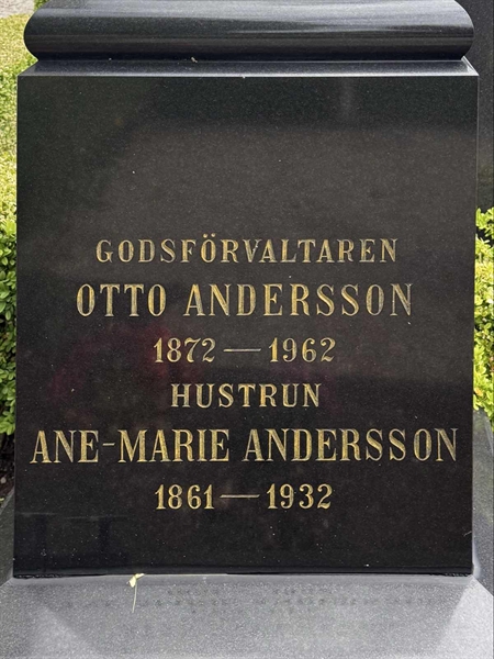 Grave number: FÅ D 1, 2