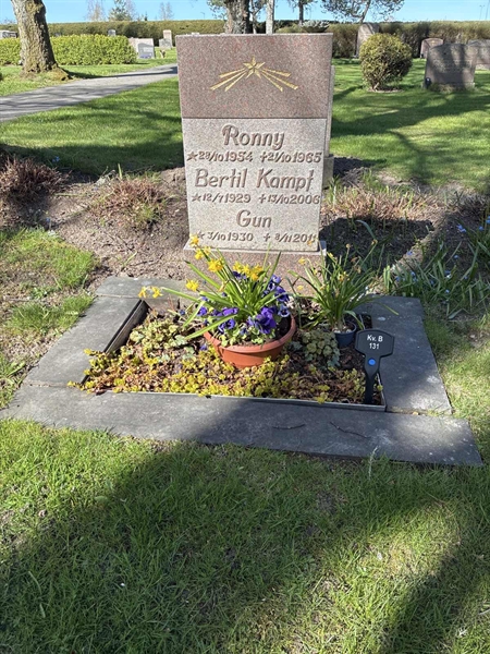 Grave number: 22 B   131