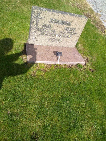 Grave number: TN 005  2211, 2212
