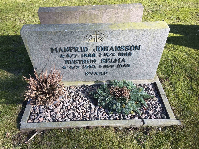 Grave number: 2 B   071