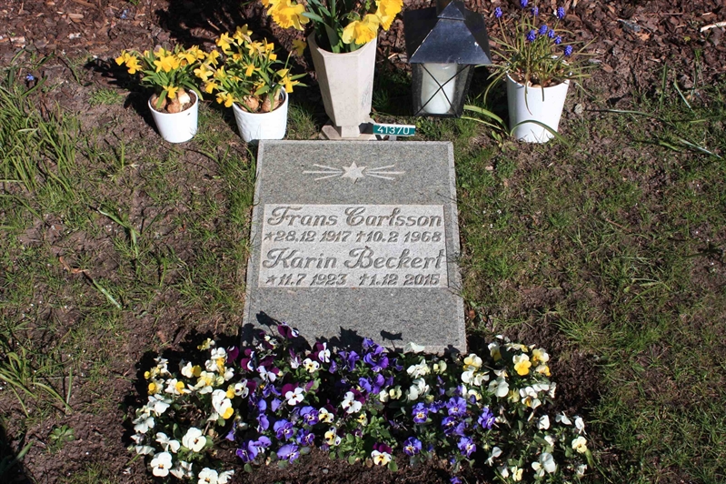 Grave number: Ö U02    70