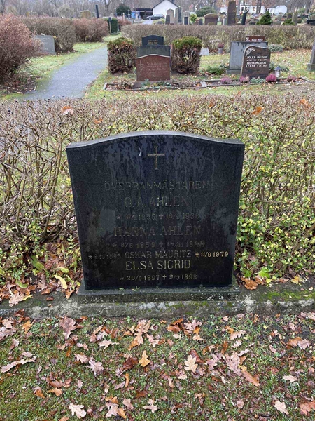 Grave number: VV 2   304, 305