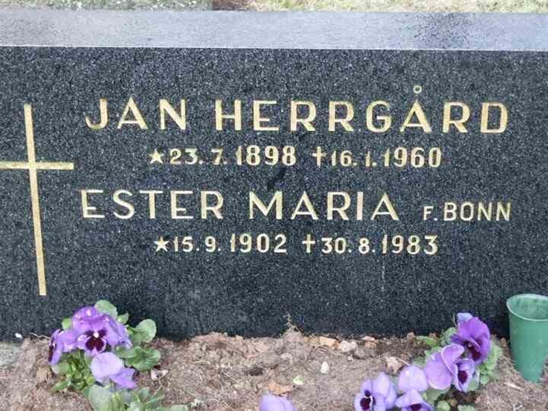 Grave number: 1 GA 02 132-134