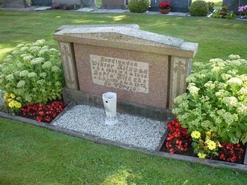 Grave number: SKF D   137, 138