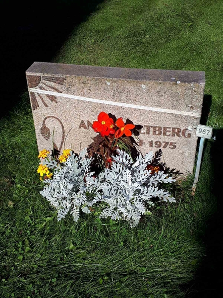 Gravnummer: NK F B   967