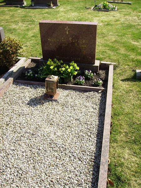 Grave number: LM 3 29  010