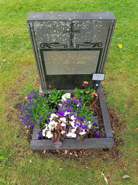 Grave number: Jä 05    24