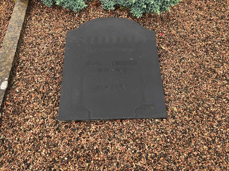 Grave number: Kå 30    21, 22, 23, 24, 25