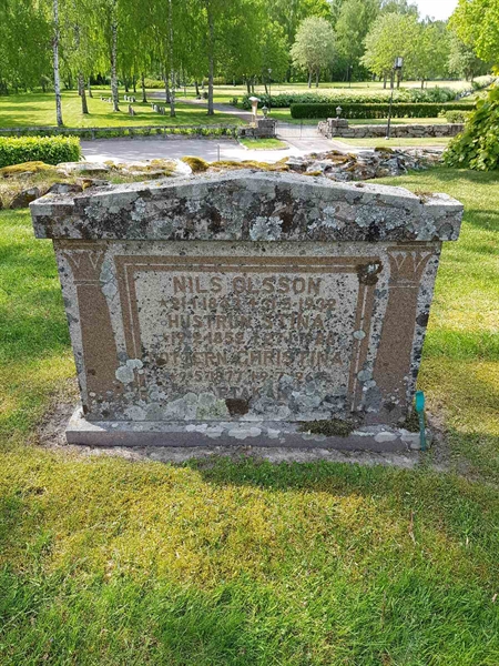 Grave number: kö 01 01    32-35