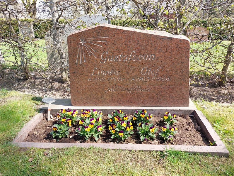 Grave number: HÖ 8   17, 18