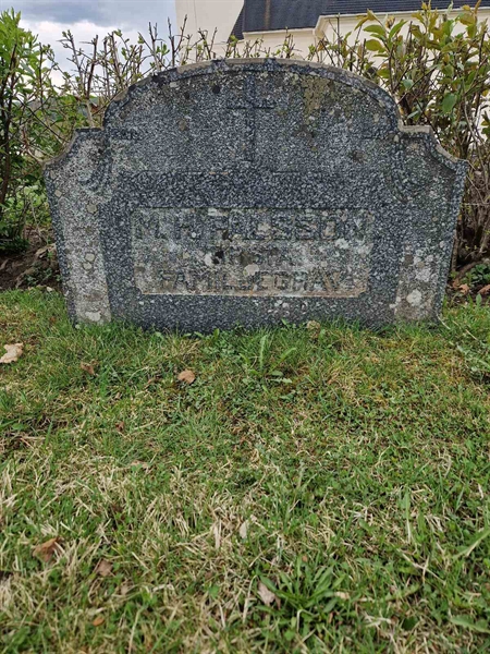 Grave number: 501 10 1045-1047