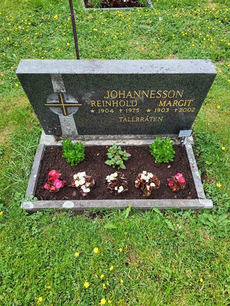 Grave number: kö 01 17   122-123