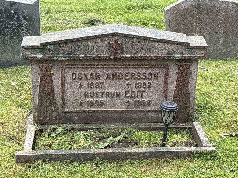 Grave number: IN 31    33-34