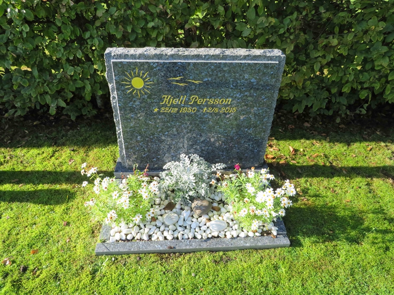 Grave number: 1 12   42