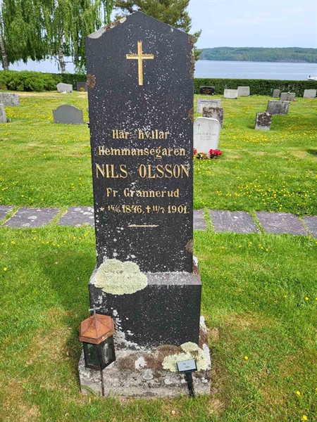 Grave number: kö 01 05   180