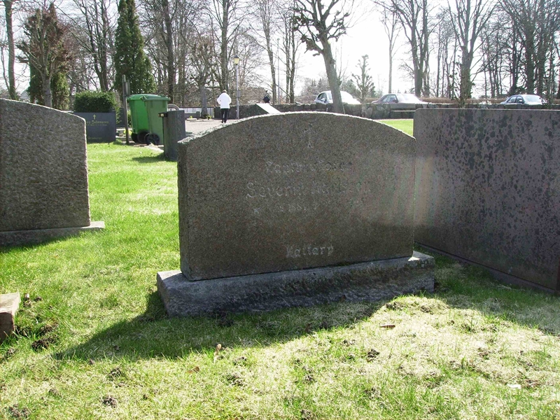 Grave number: LM 3 32  009