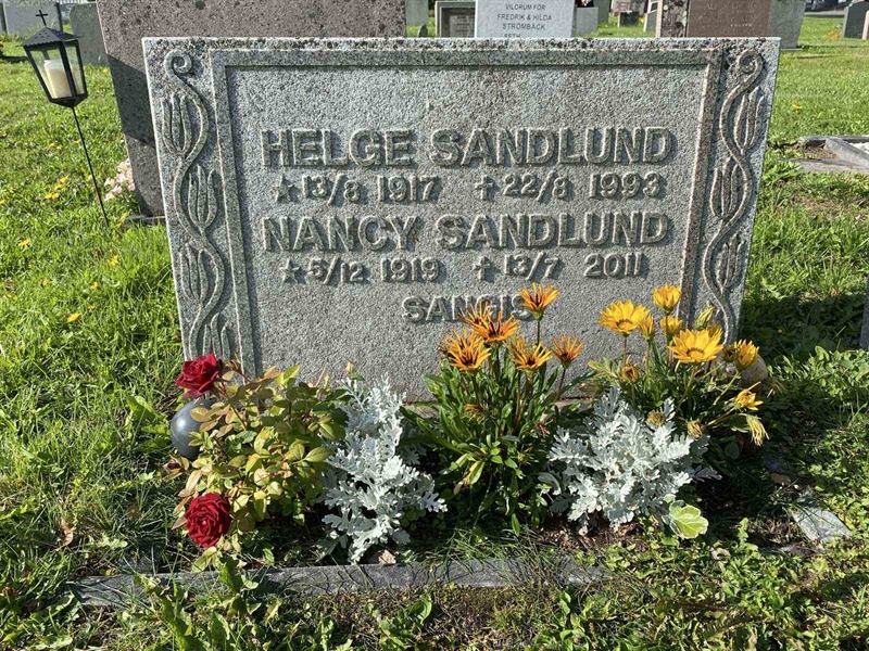 Grave number: 2 08   222