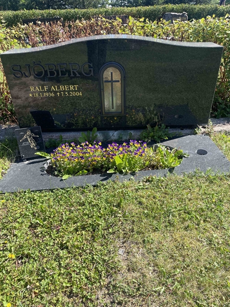 Grave number: N 9 3    17-18
