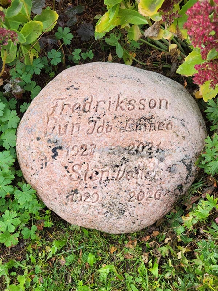 Grave number: T AG    77-78