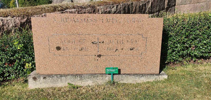 Grave number: SG 01     7, 8