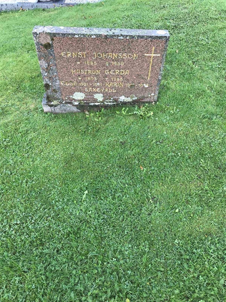 Grave number: B 01   162, 163