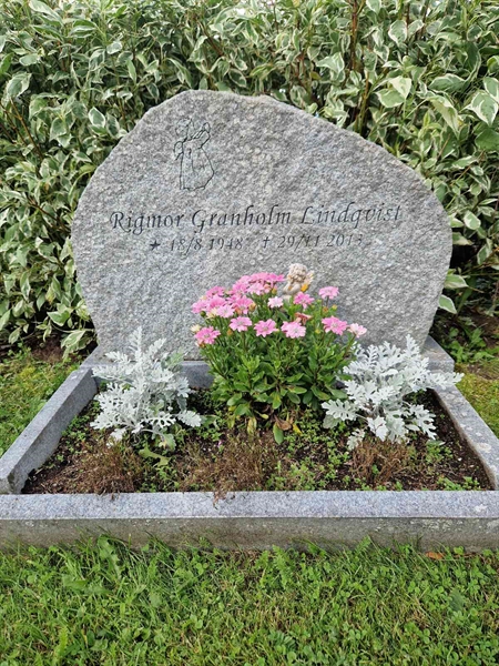 Grave number: 1 04    33