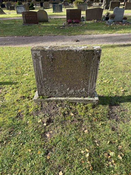 Grave number: VV 5   379, 380