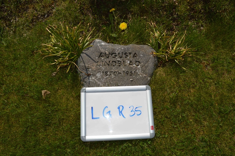 Grave number: LG R    35