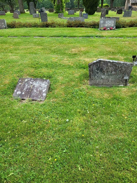 Grave number: kö 01 11   101-103