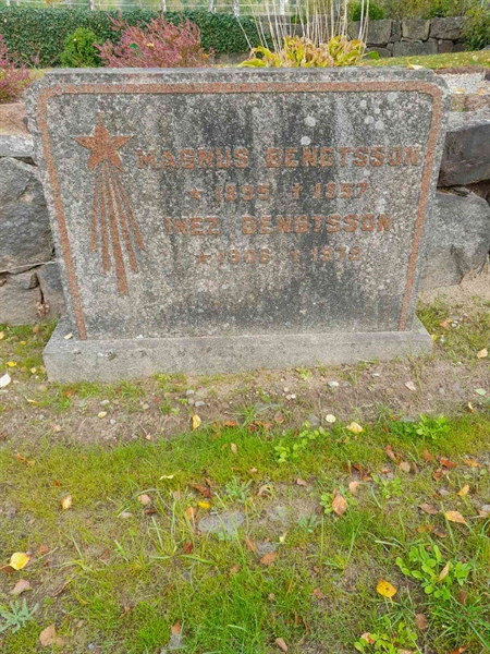 Grave number: 20 L    92-94