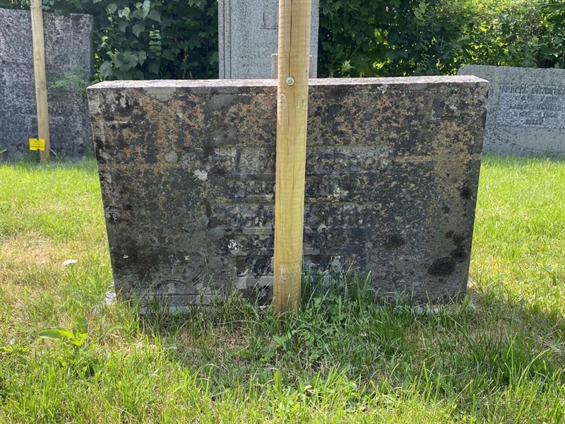 Grave number: 8 1 02    40-41