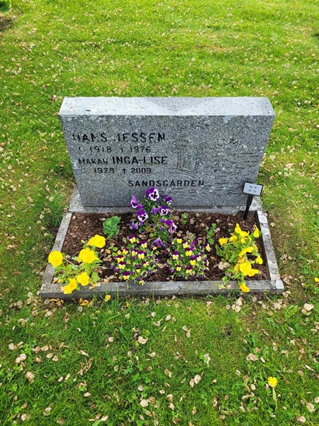 Grave number: kö 01 18    32-33