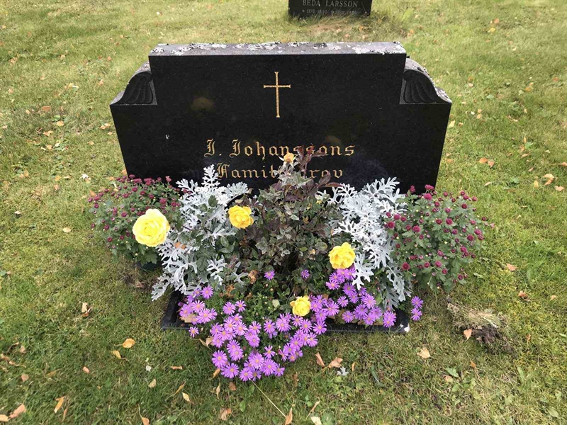 Grave number: ÅR A   348, 349, 350, 351