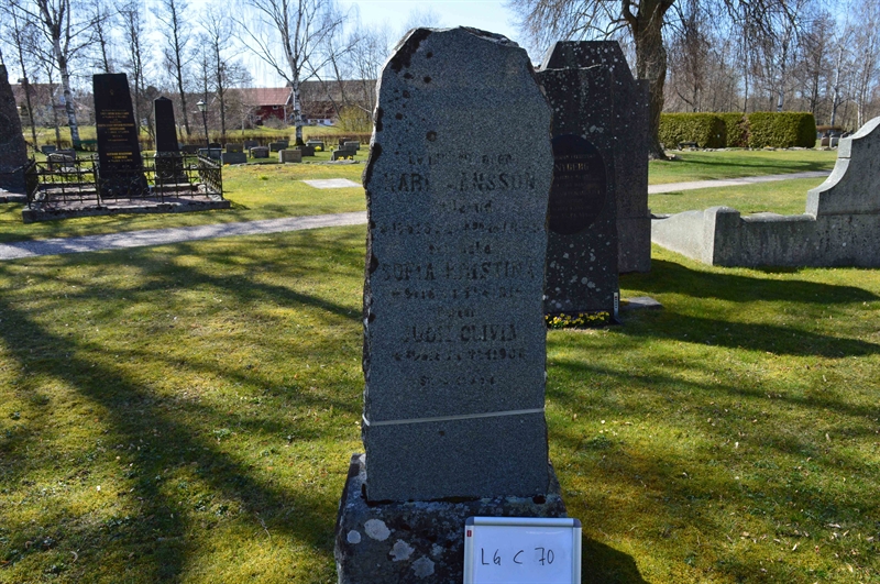 Grave number: LG C    70