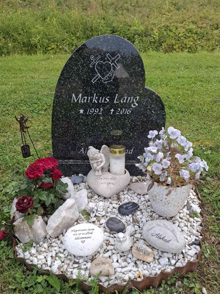 Grave number: 001 3 U     7