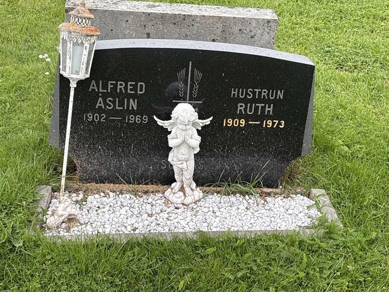 Grave number: IN 25    20