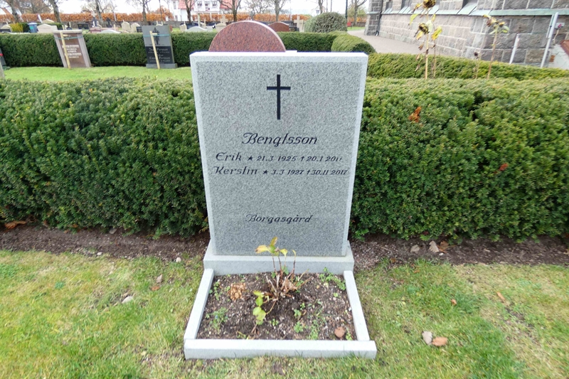 Grave number: TR 3   152
