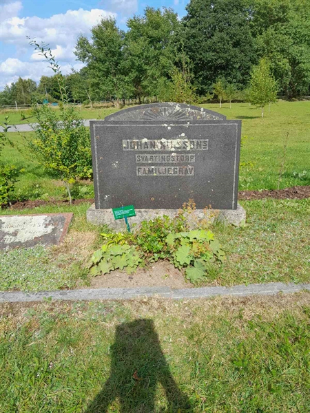 Grave number: 11 E    19-21