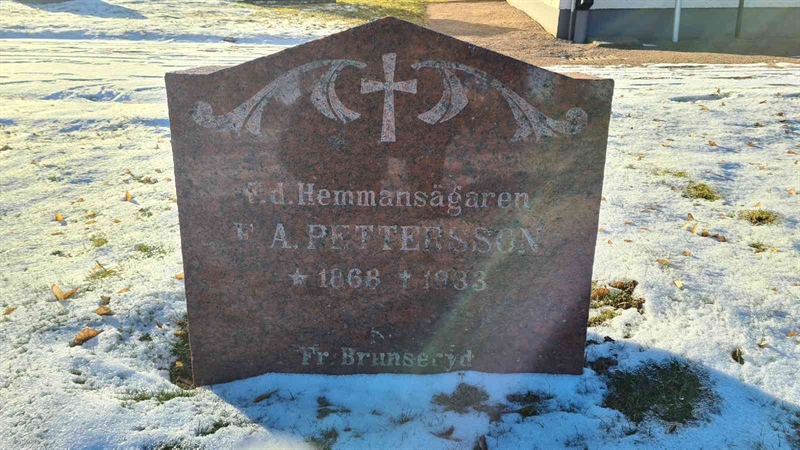 Grave number: M G 05 19