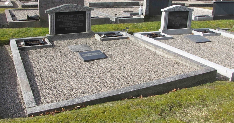 Grave number: HJ   260, 261