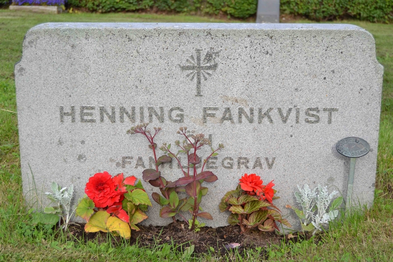 Grave number: 1 F   324