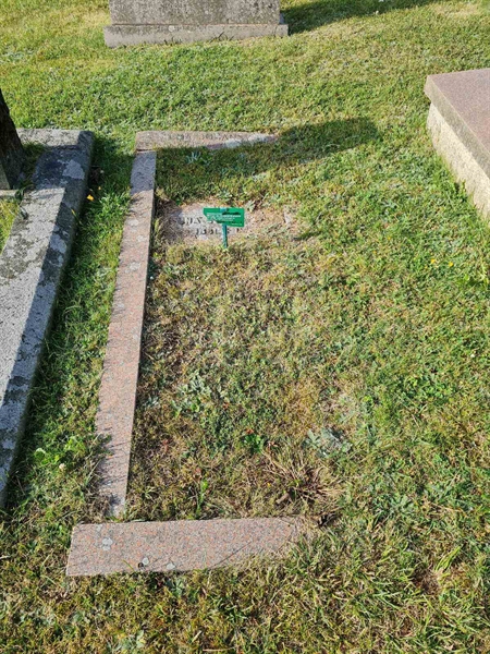 Grave number: F 02     3