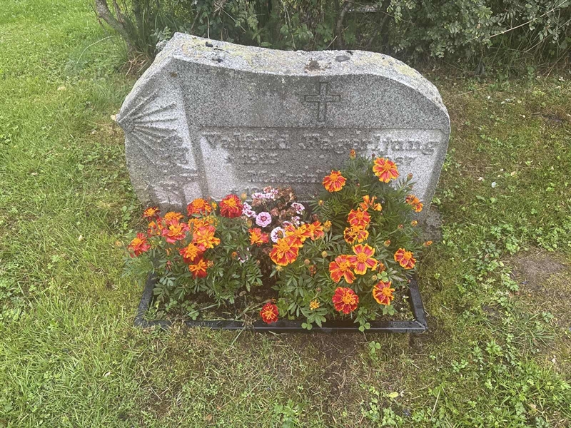 Grave number: 002 2   578
