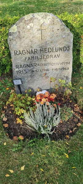 Grave number: M G   89, 90