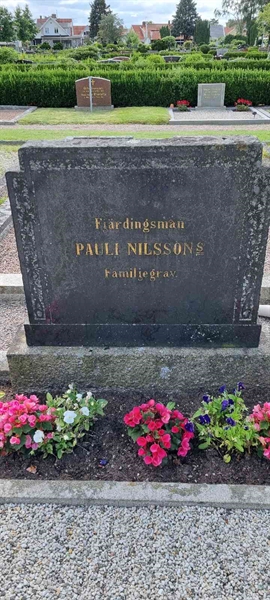 Grave number: LM 1 07  009