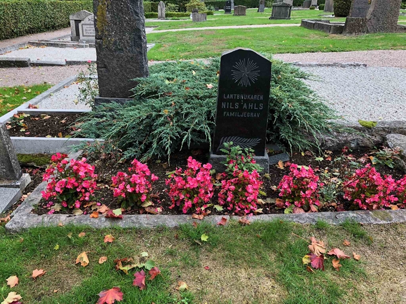 Grave number: RK F    27, 28