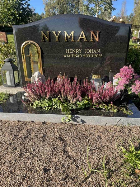 Grave number: N 11 13    12-15