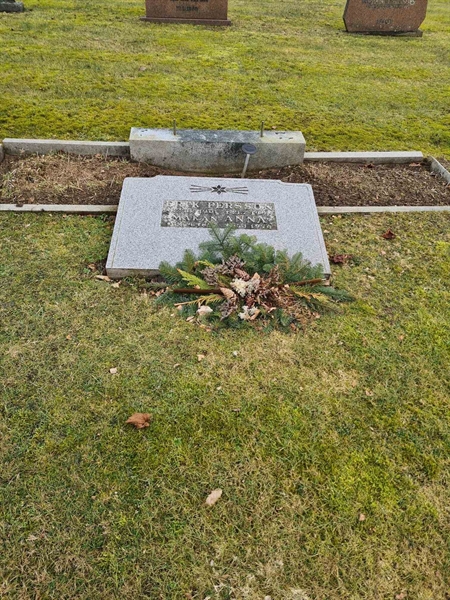 Grave number: L N E 84, 85