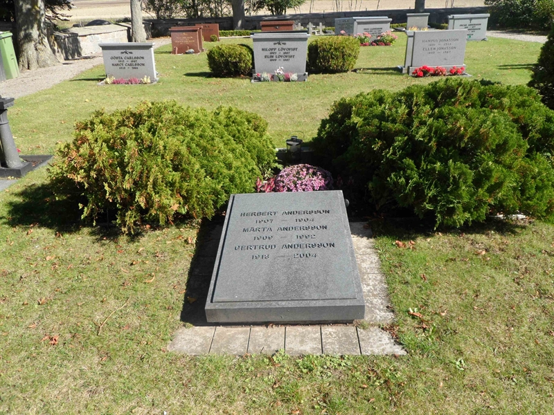 Grave number: SK K    19, 20