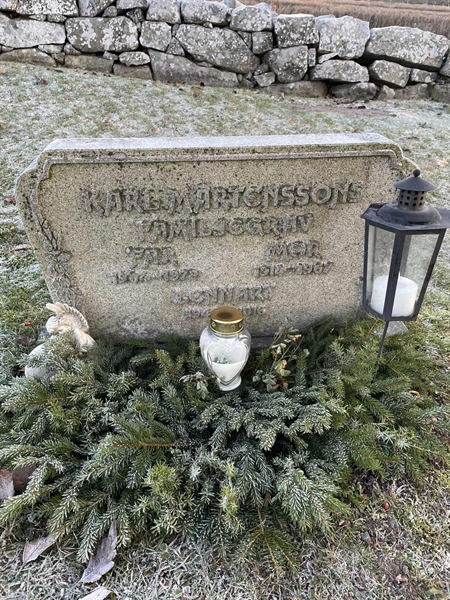 Grave number: 3 H    31-33